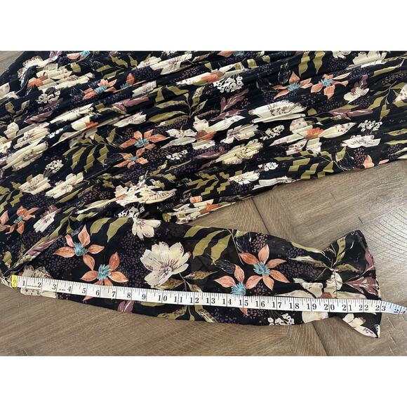 NWT Six Feathers Boutique Illa Illa Black Floral Pleated Swing Dress Size Small - Picture 11 of 12